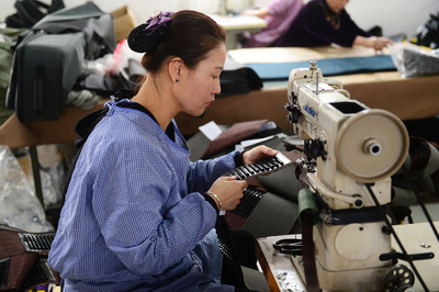 河北白溝:箱包產(chǎn)業(yè)提檔升級(jí) 搶灘國(guó)際市場(chǎng)